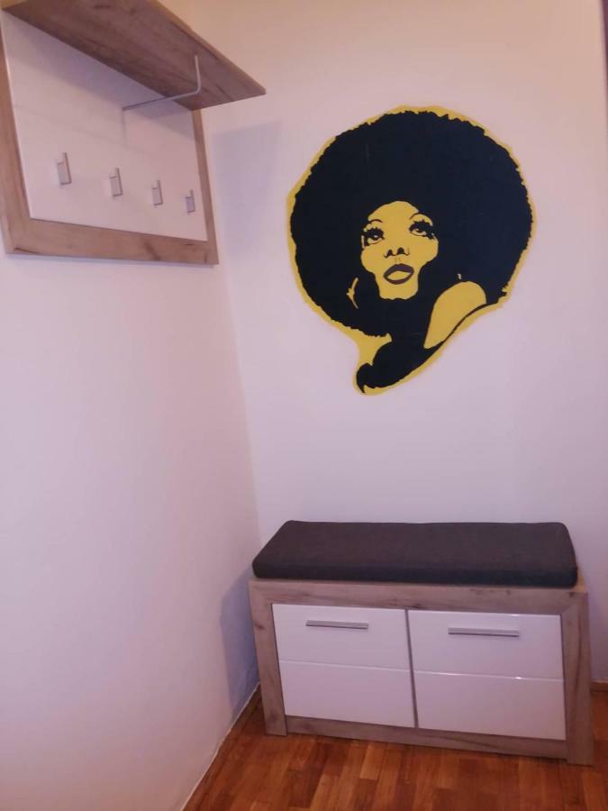 Yellow Apartment, Central פודגוריצה מראה חיצוני תמונה