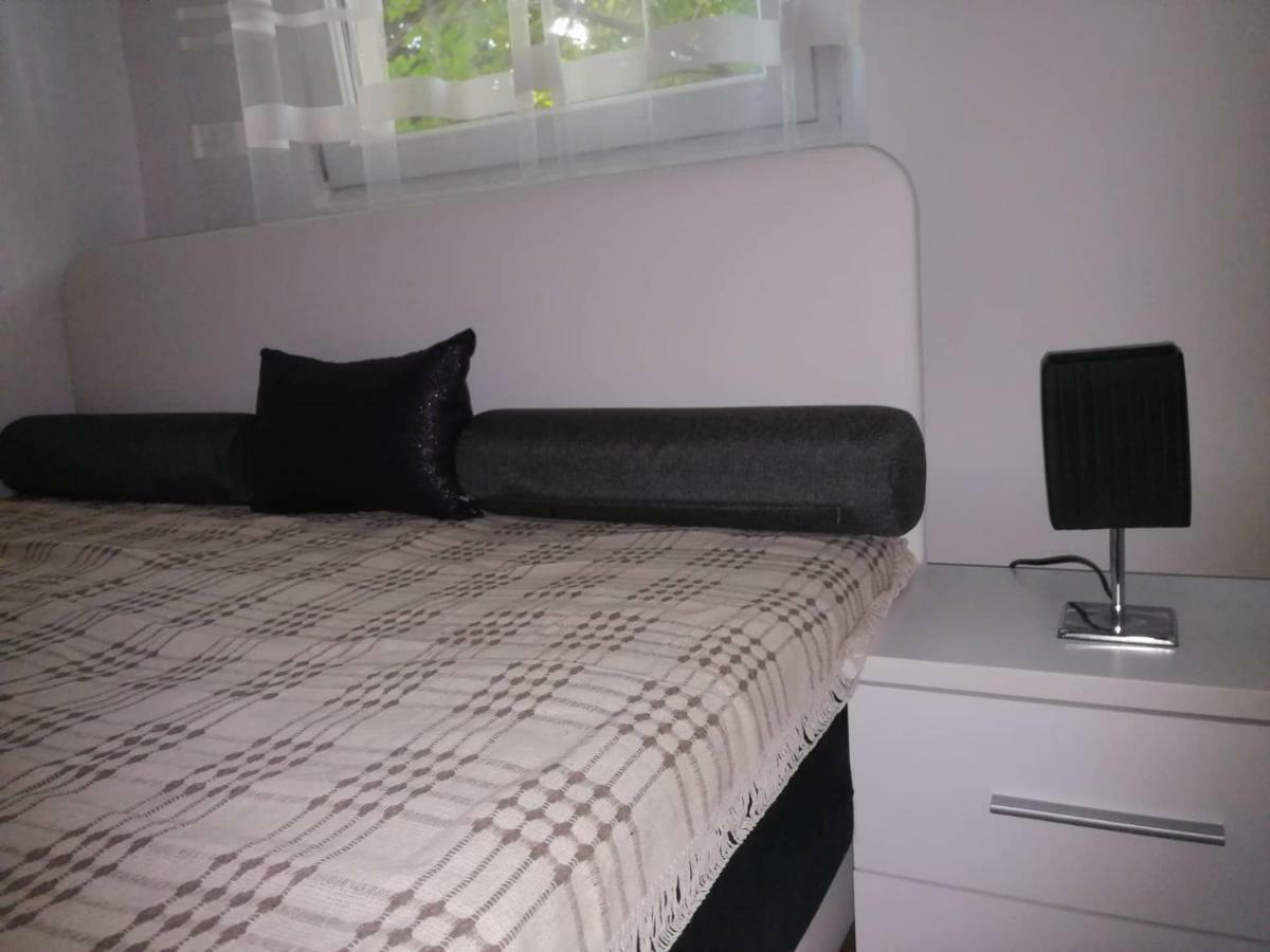 Yellow Apartment, Central פודגוריצה מראה חיצוני תמונה