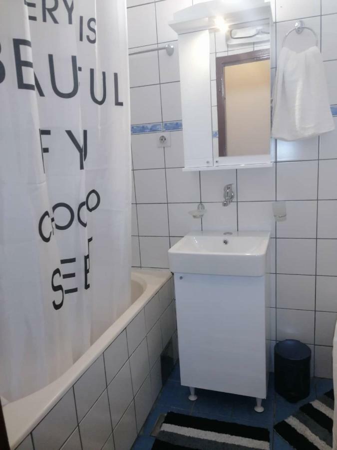 Yellow Apartment, Central פודגוריצה מראה חיצוני תמונה