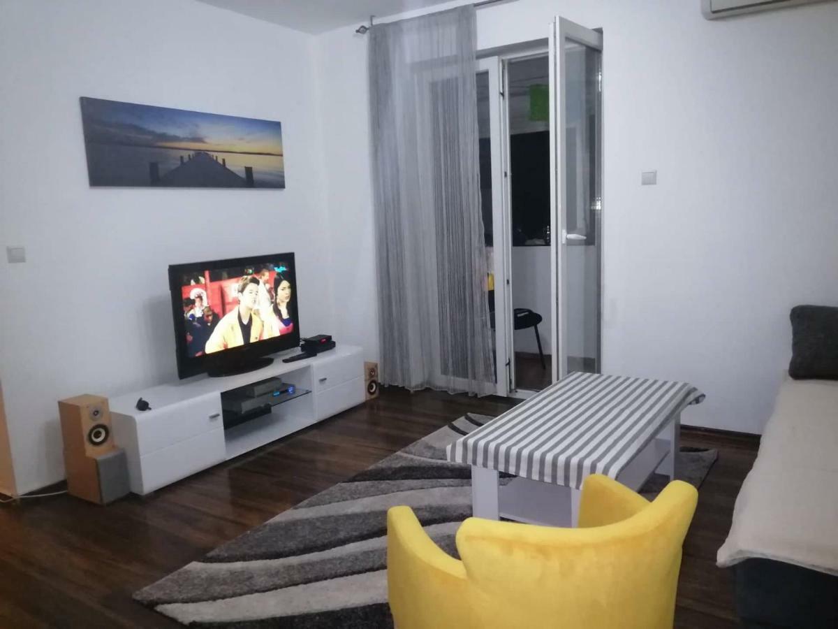 Yellow Apartment, Central פודגוריצה מראה חיצוני תמונה