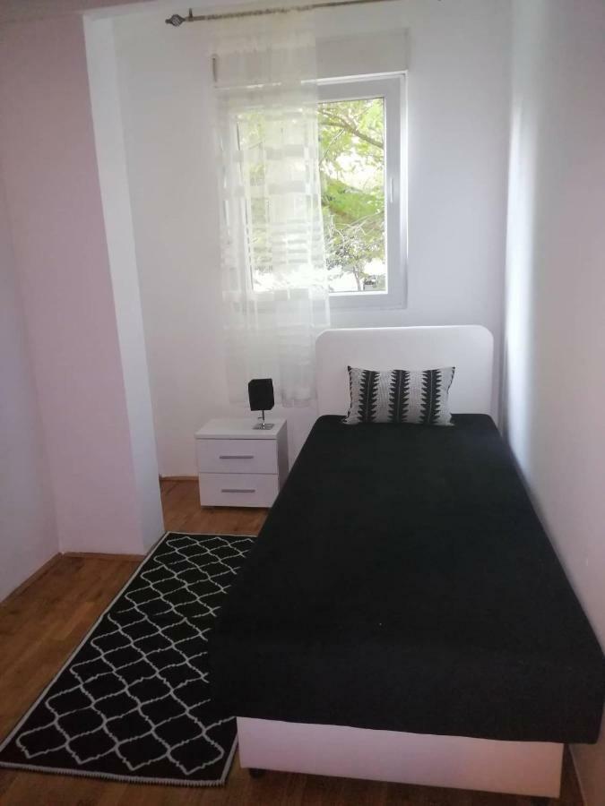 Yellow Apartment, Central פודגוריצה מראה חיצוני תמונה
