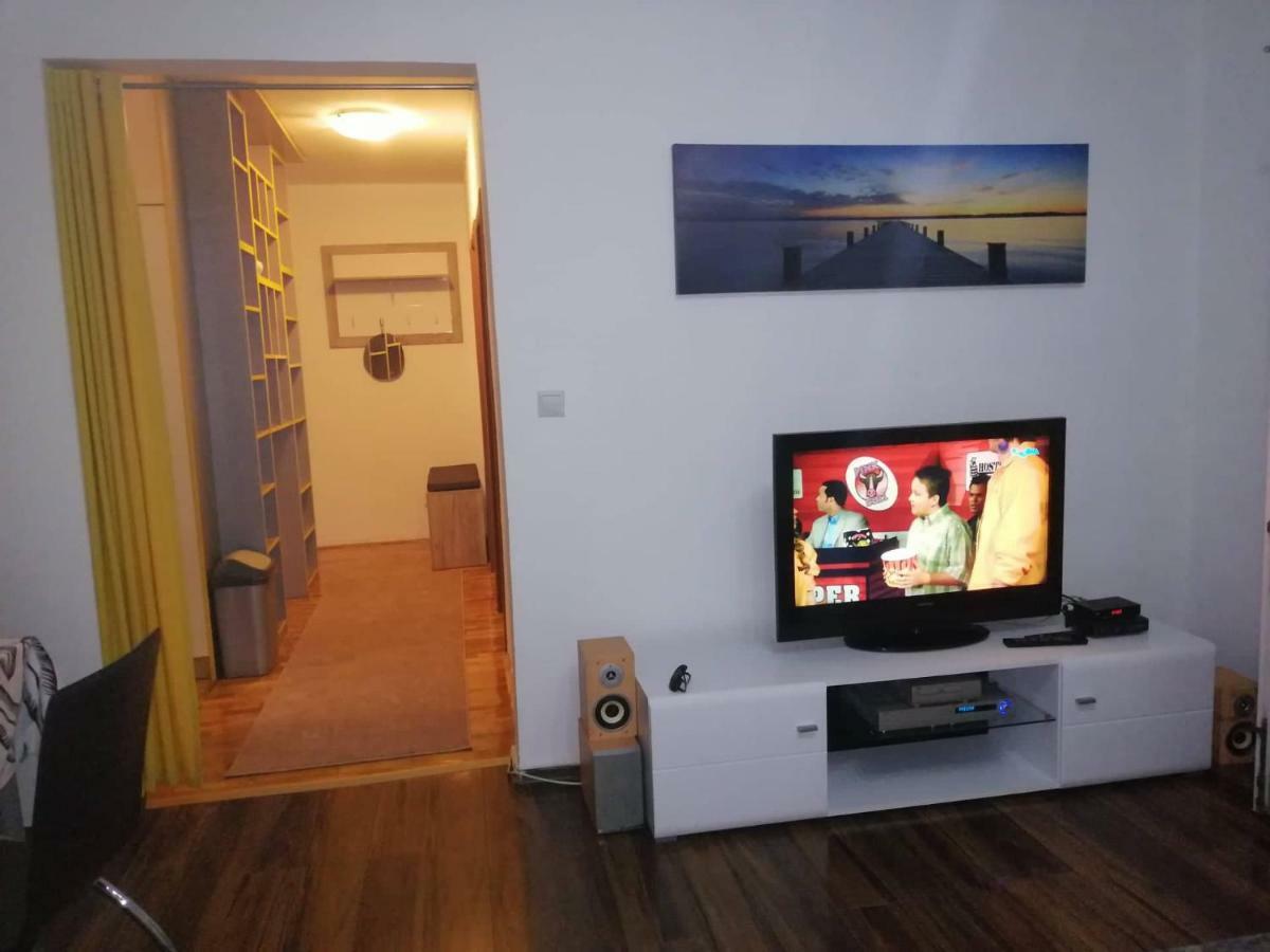 Yellow Apartment, Central פודגוריצה מראה חיצוני תמונה